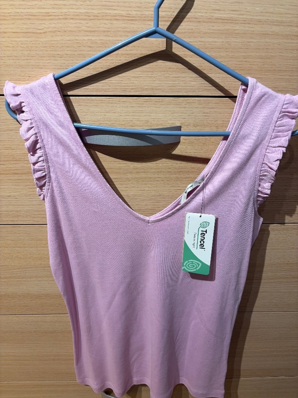 Ladies vneck sleeveless top